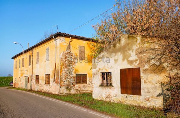 casale in vendita a Fontanellato