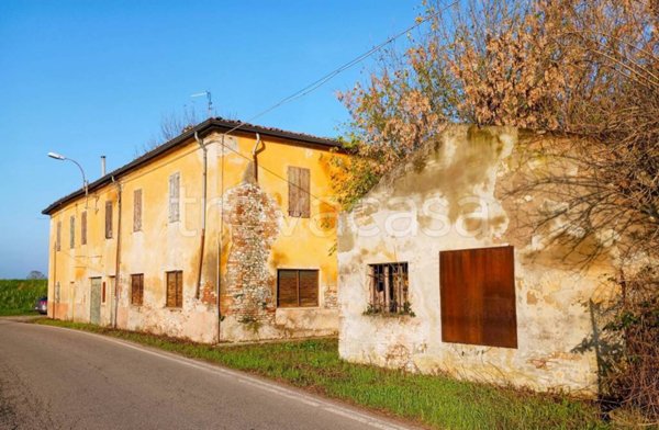 casale in vendita a Fontanellato in zona Grugno