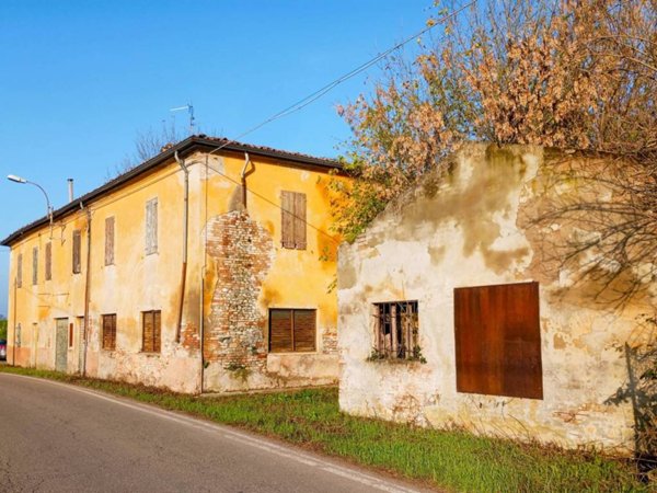 casale in vendita a Fontanellato