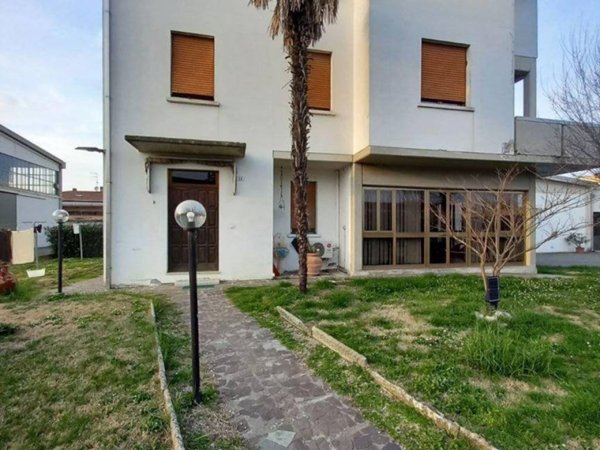 casa indipendente in vendita a Fontanellato