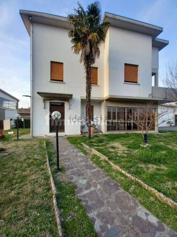 casa indipendente in vendita a Fontanellato in zona Rosso