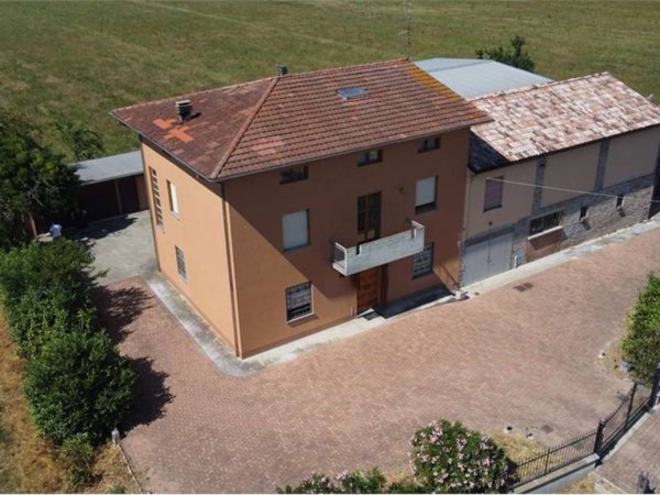 casa indipendente in vendita a Fontanellato in zona Paroletta