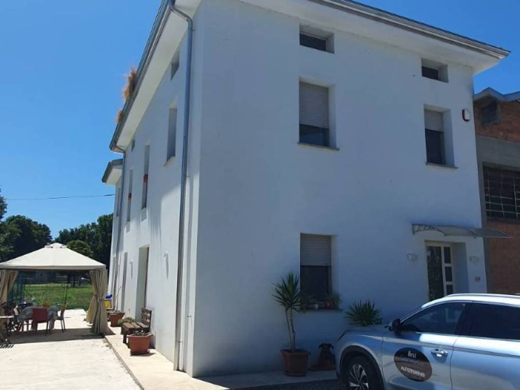 casa indipendente in vendita a Fontanellato in zona Ghiara