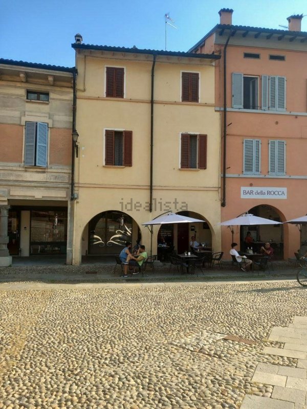 esavano in vendita a Fontanellato