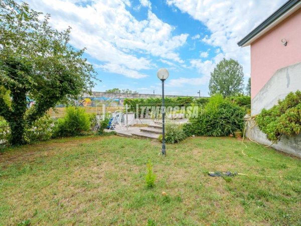 casa indipendente in vendita a Fontanellato