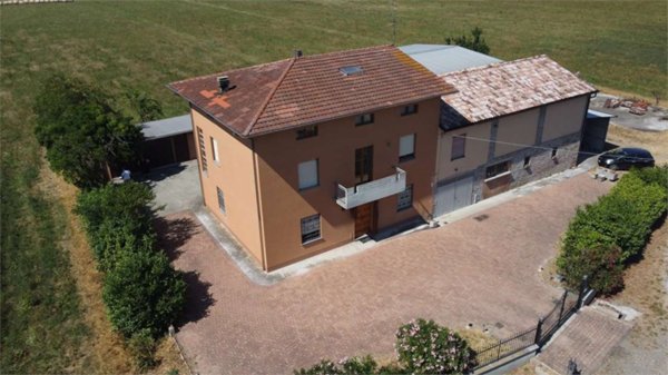 casa indipendente in vendita a Fontanellato in zona Paroletta