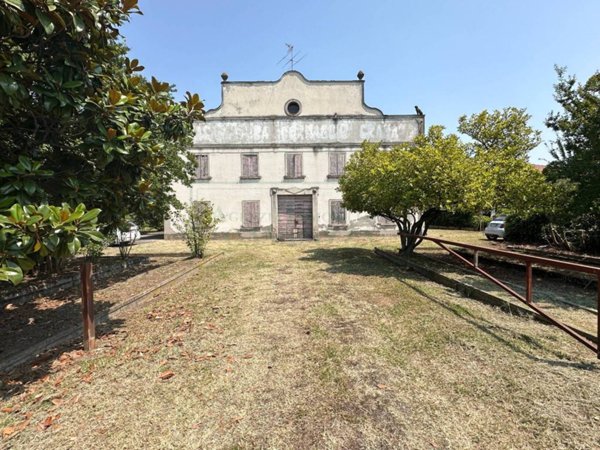 locale commerciale in vendita a Fontanellato in zona Parola