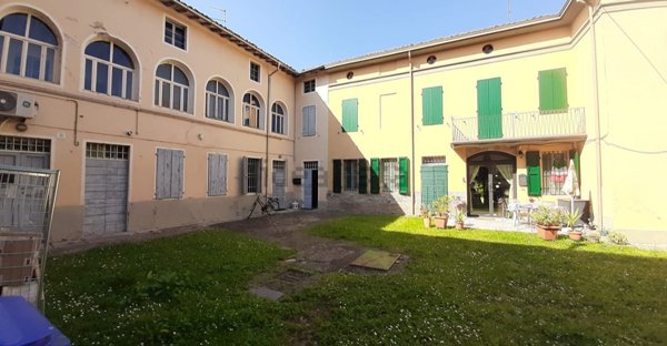 esavano in vendita a Fontanellato