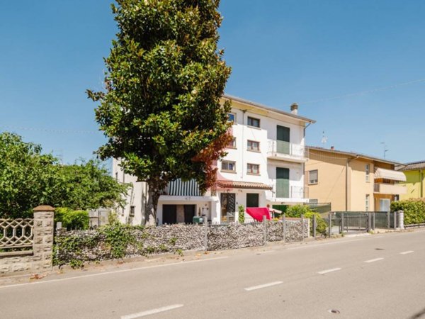 casa indipendente in vendita a Fontanellato in zona Rosso