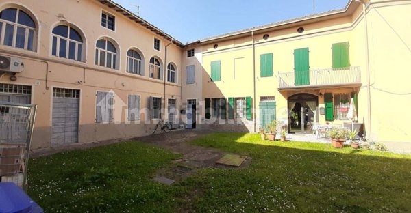 esavano in vendita a Fontanellato in zona Rosso