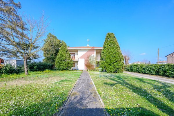 casa indipendente in vendita a Fontanellato in zona Casalbarbato