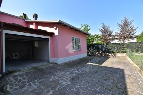 casa indipendente in vendita a Fontevivo in zona Ponte Recchio