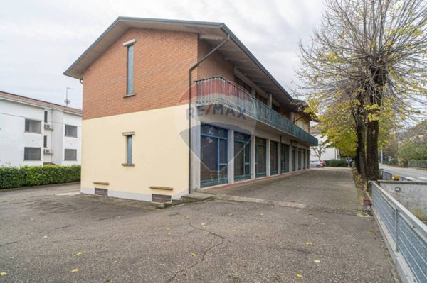 negozio in vendita a Fontevivo in zona Bianconese