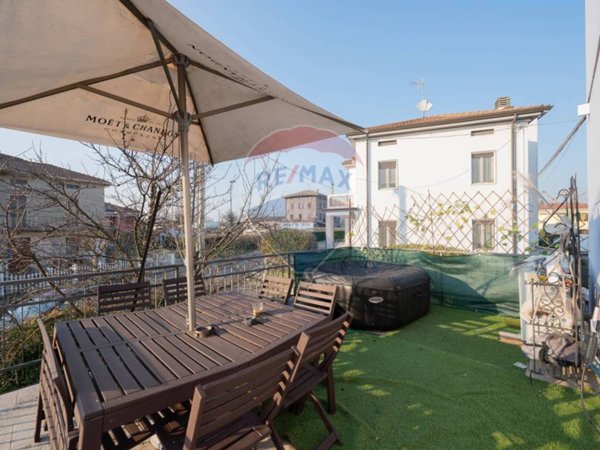 casa indipendente in vendita a Fontevivo in zona Ponte Taro