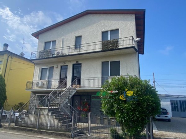 appartamento in vendita a Fontevivo in zona Ponte Taro