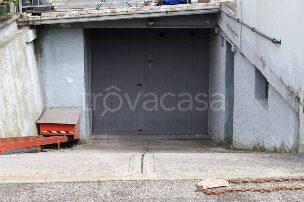 locale commerciale in vendita a Fontevivo in zona Ponte Taro
