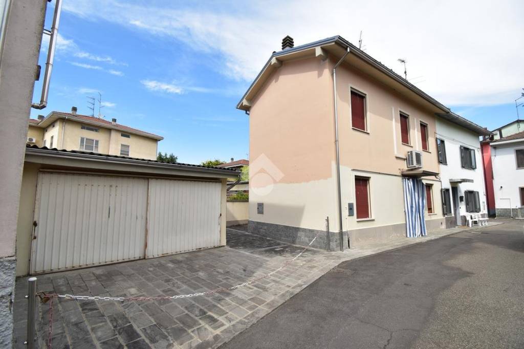 casa indipendente in vendita a Fontevivo in zona Ponte Taro