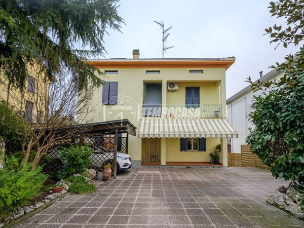 casa indipendente in vendita a Fontevivo