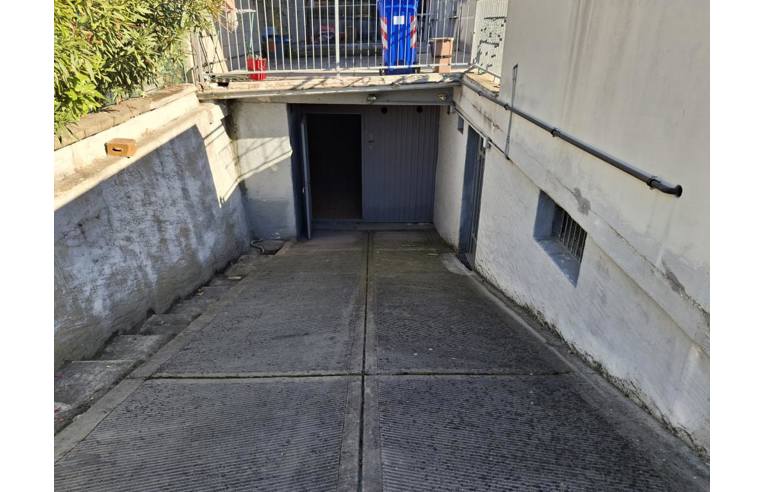 locale di sgombero in vendita a Fontevivo in zona Ponte Taro