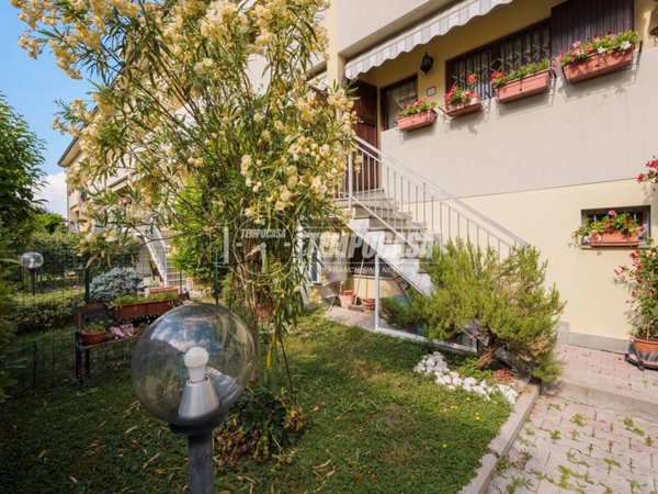 casa indipendente in vendita a Fontevivo in zona Case Gaiffa
