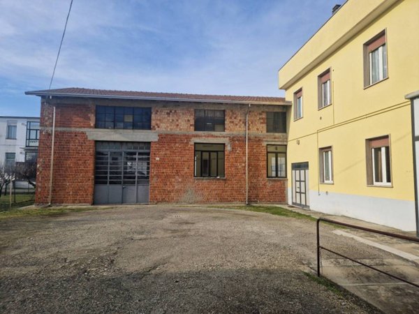 locale commerciale in vendita a Fontevivo in zona Case Gaiffa