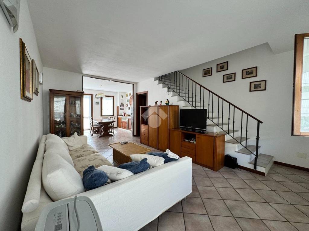 casa indipendente in vendita a Fontevivo