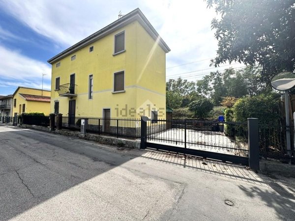 casa indipendente in vendita a Fontevivo in zona Ponte Taro