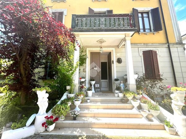 casa indipendente in vendita a Fornovo di Taro in zona Piazza