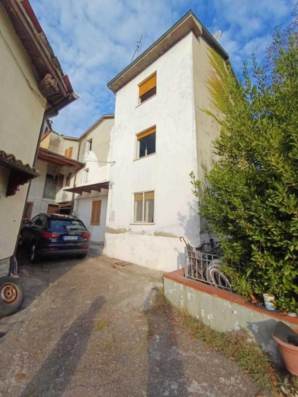 casa indipendente in vendita a Fornovo di Taro in zona Sivizzano