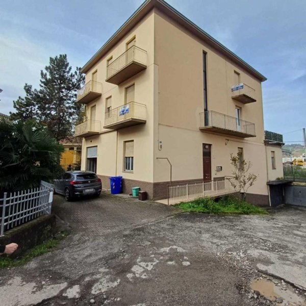 locale di sgombero in vendita a Fornovo di Taro