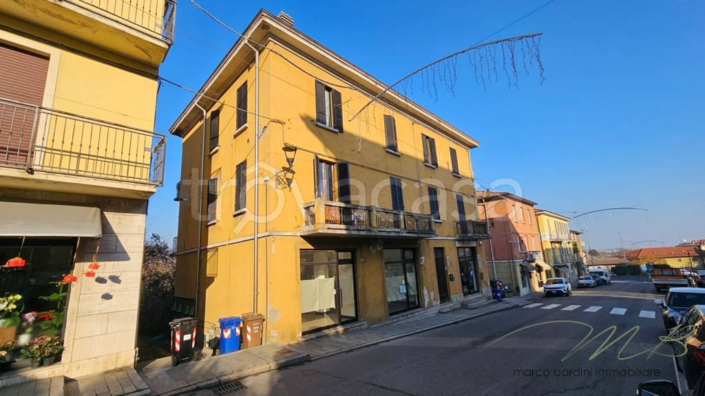 appartamento in vendita a Fornovo di Taro in zona Piazza