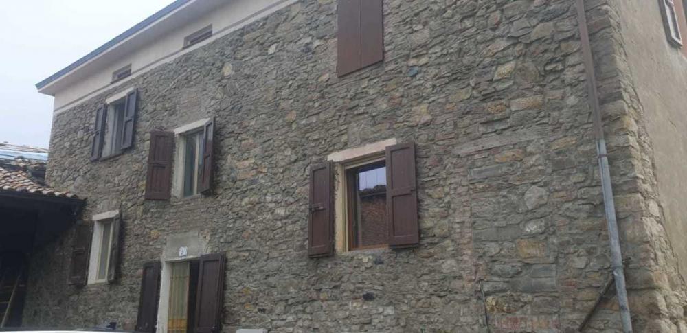 casa semindipendente in vendita a Fornovo di Taro in zona Piazza