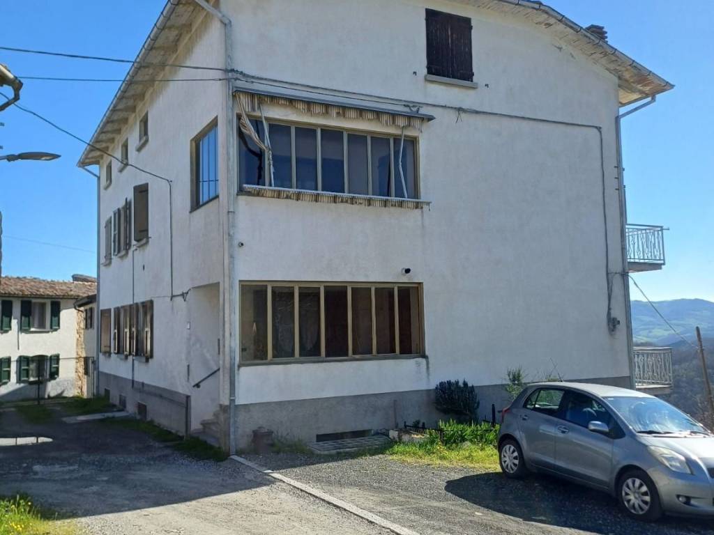appartamento in vendita a Fornovo di Taro in zona Piantonia