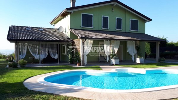 casa indipendente in vendita a Fornovo di Taro in zona Piazza