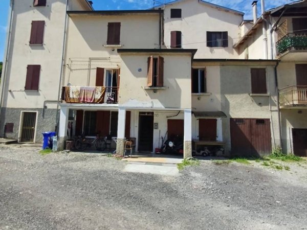 casa semindipendente in vendita a Fornovo di Taro in zona Riccò