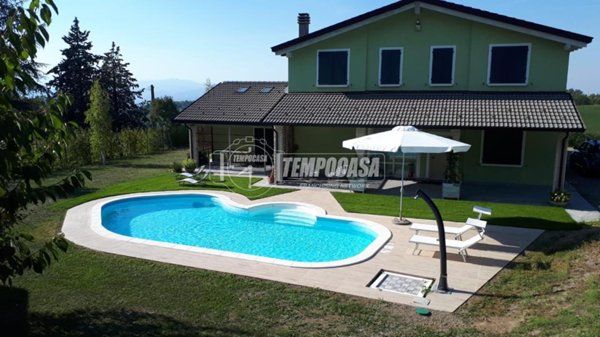 casa indipendente in vendita a Fornovo di Taro in zona Piazza