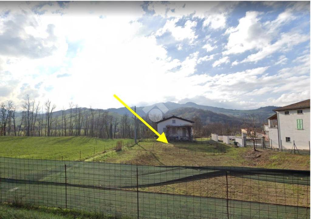 terreno edificabile in vendita a Fornovo di Taro in zona Respiccio