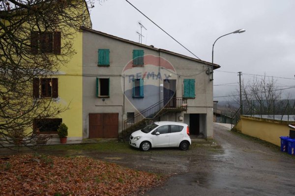 casa indipendente in vendita a Fornovo di Taro in zona Sivizzano