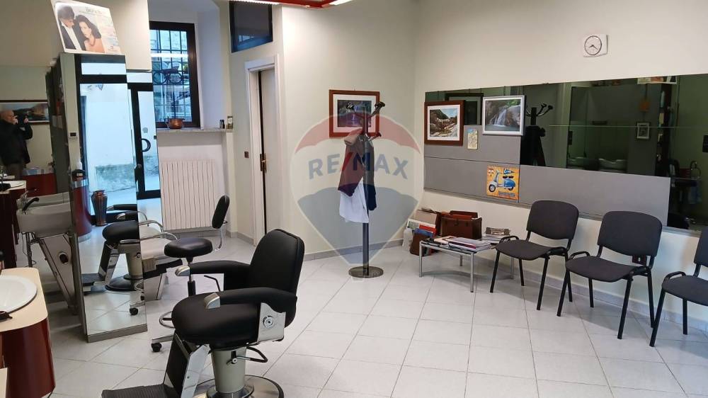 negozio in vendita a Fornovo di Taro in zona Piazza