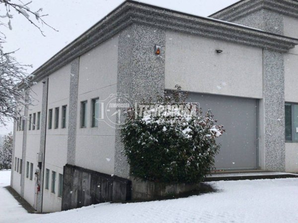 locale commerciale in vendita a Fornovo di Taro in zona Riccò