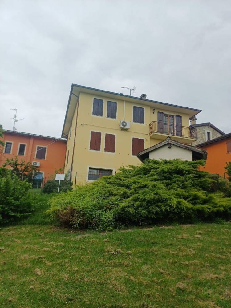 appartamento in vendita a Fornovo di Taro in zona Case Stefanini
