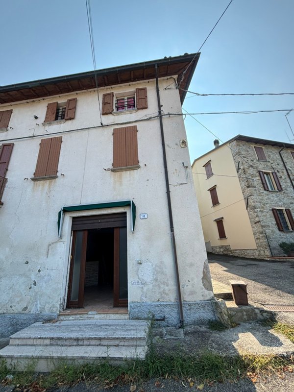 appartamento in vendita a Fornovo di Taro in zona Piantonia