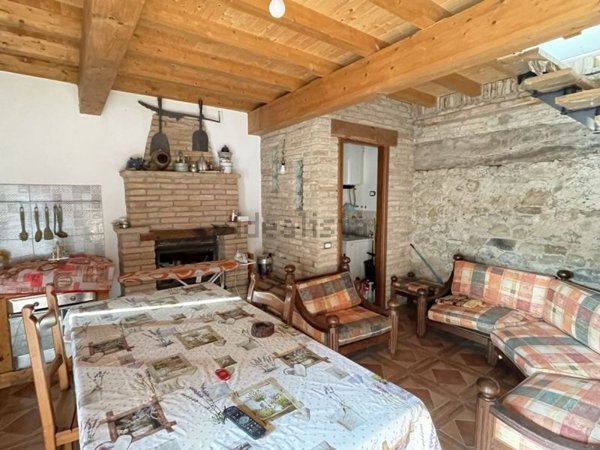 casale in vendita a Fornovo di Taro in zona Respiccio