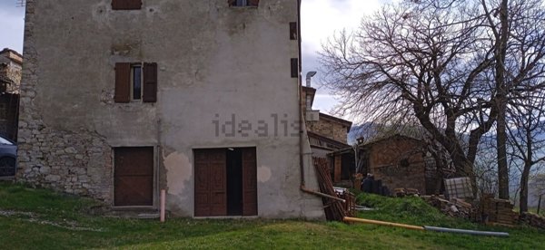 casa semindipendente in vendita a Fornovo di Taro in zona Piazza