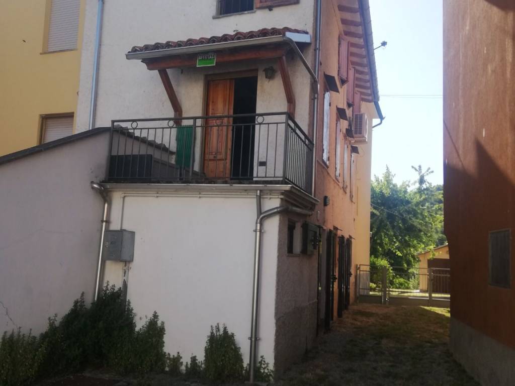 appartamento in vendita a Fornovo di Taro in zona Piantonia