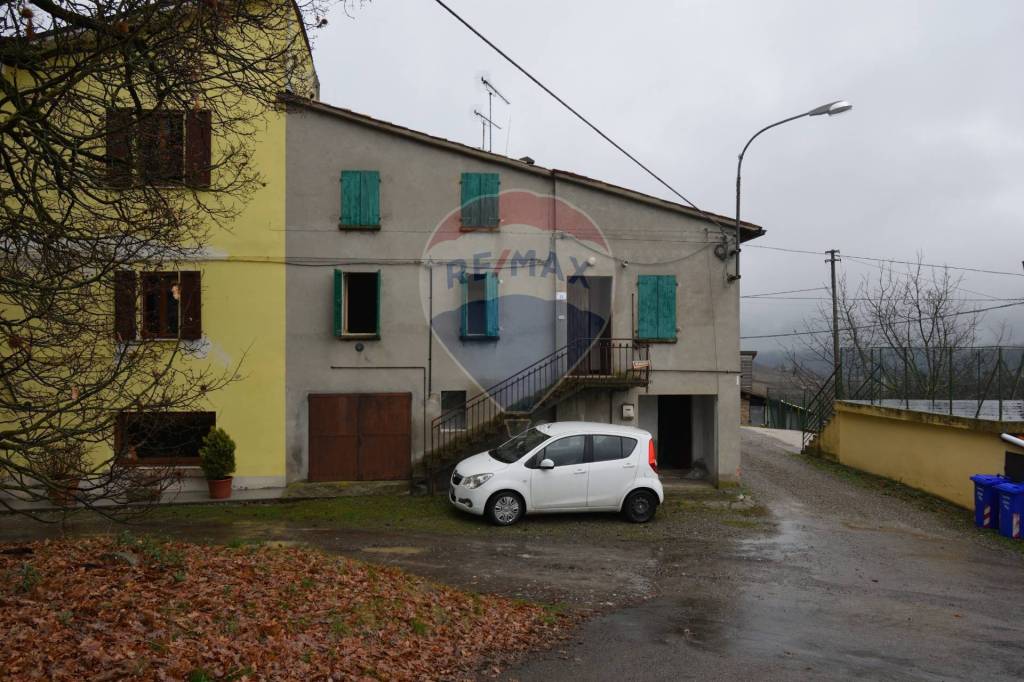 casa indipendente in vendita a Fornovo di Taro in zona Villanova
