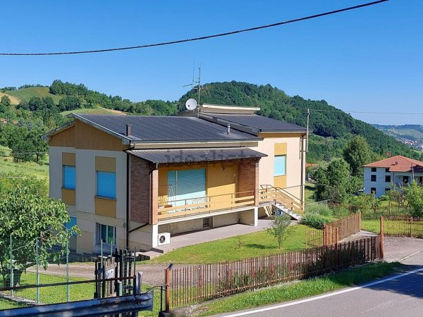 appartamento in vendita a Fornovo di Taro in zona Piantonia