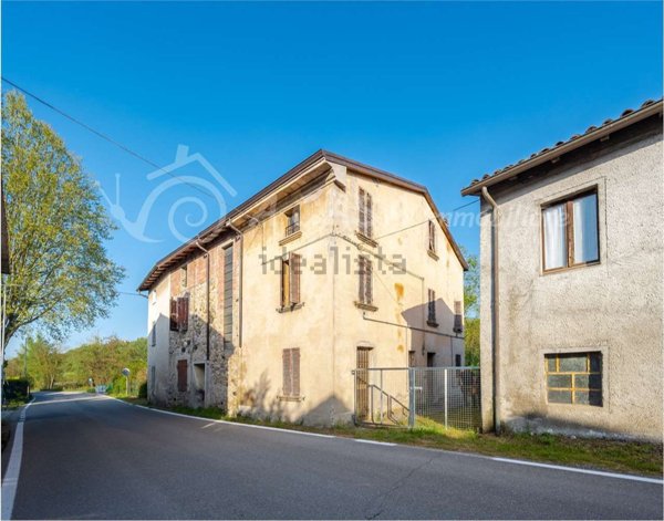 casa indipendente in vendita a Fornovo di Taro in zona Sivizzano