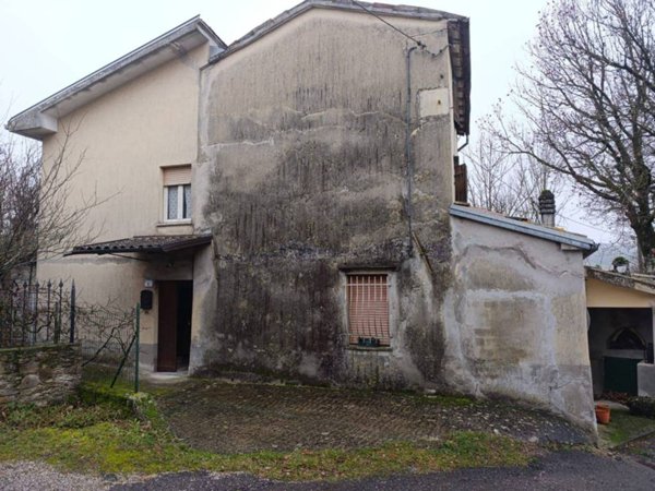 casa semindipendente in vendita a Fornovo di Taro in zona Sivizzano