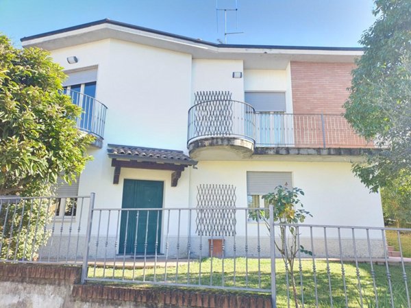 casa indipendente in vendita a Fornovo di Taro